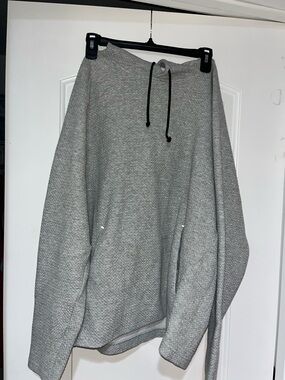 Old Navy Men's Light Gray Crewneck Sweatshirt with Black Drawstring